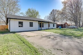 Lovely Bentonville Home w/ Grill: 1 Mi to Downtown