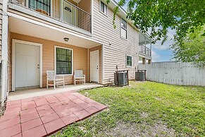 Pet-friendly Edinburg Townhome - Near Stadiums!