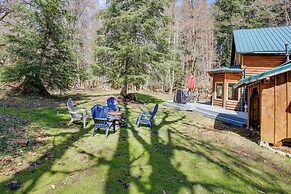 Peaceful Rhododendron Cabin w/ Fire Pit & Hot Tub!