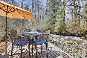 Peaceful Rhododendron Cabin w/ Fire Pit & Hot Tub!