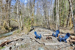 Peaceful Rhododendron Cabin w/ Fire Pit & Hot Tub!