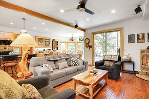 Peaceful Rhododendron Cabin w/ Fire Pit & Hot Tub!