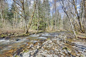 Peaceful Rhododendron Cabin w/ Fire Pit & Hot Tub!