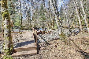 Peaceful Rhododendron Cabin w/ Fire Pit & Hot Tub!
