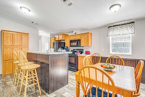 7 Mi to Crystal River: Home w/ Yard & Fire Pit!