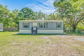 7 Mi to Crystal River: Home w/ Yard & Fire Pit!
