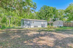 7 Mi to Crystal River: Home w/ Yard & Fire Pit!