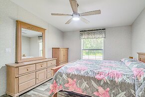 7 Mi to Crystal River: Home w/ Yard & Fire Pit!