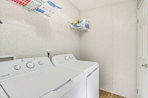 7 Mi to Crystal River: Home w/ Yard & Fire Pit!