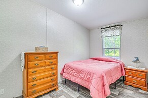 7 Mi to Crystal River: Home w/ Yard & Fire Pit!