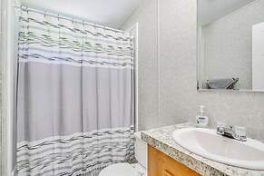 7 Mi to Crystal River: Home w/ Yard & Fire Pit!