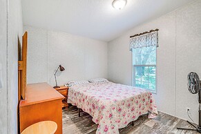 7 Mi to Crystal River: Home w/ Yard & Fire Pit!