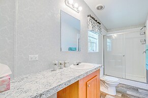 7 Mi to Crystal River: Home w/ Yard & Fire Pit!