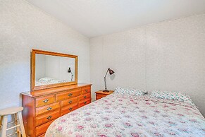 7 Mi to Crystal River: Home w/ Yard & Fire Pit!