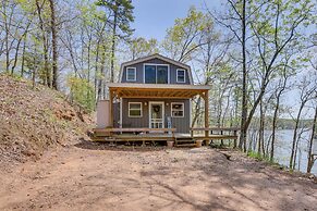 Lakefront Delta Cabin Rental w/ Boat Dock + Deck!