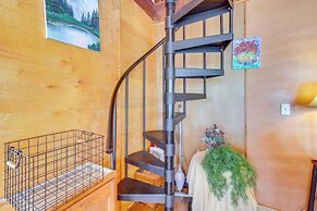 Lakefront Delta Cabin Rental w/ Boat Dock + Deck!