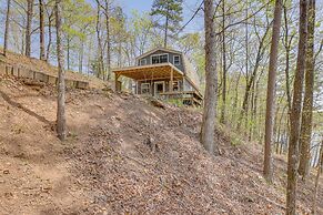 Lakefront Delta Cabin Rental w/ Boat Dock + Deck!