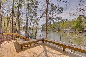 Lakefront Delta Cabin Rental w/ Boat Dock + Deck!