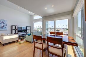 Sleek Oxnard Townhouse w/ Balconies: Walk to Beach