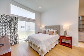 Sleek Oxnard Townhouse w/ Balconies: Walk to Beach