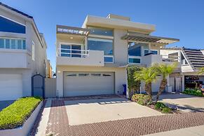 Sleek Oxnard Townhouse w/ Balconies: Walk to Beach