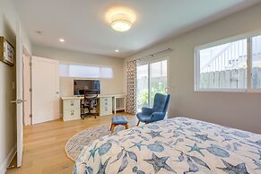 Sleek Oxnard Townhouse w/ Balconies: Walk to Beach