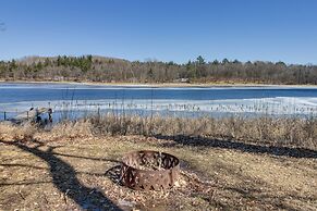 Serene Park Rapids Cabin: Fire Pit, Lake Access!