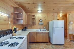 Serene Park Rapids Cabin: Fire Pit, Lake Access!