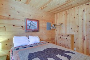 Serene Park Rapids Cabin: Fire Pit, Lake Access!
