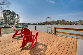 Lakefront New London Home: Dock, Fire Pit + Views!