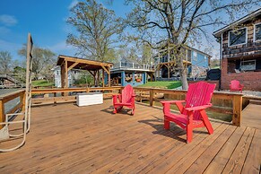Lakefront New London Home: Dock, Fire Pit + Views!