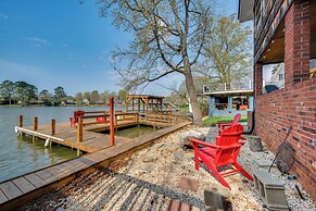 Lakefront New London Home: Dock, Fire Pit + Views!