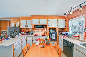 Serene Home Between Lake Jocassee & Lake Keowee!