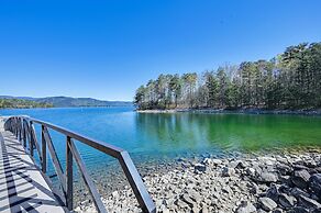 Serene Home Between Lake Jocassee & Lake Keowee!