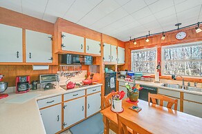 Serene Home Between Lake Jocassee & Lake Keowee!