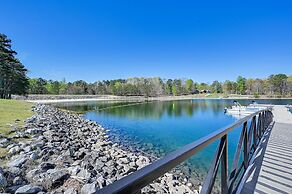 Serene Home Between Lake Jocassee & Lake Keowee!