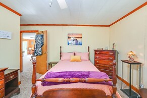 Serene Home Between Lake Jocassee & Lake Keowee!