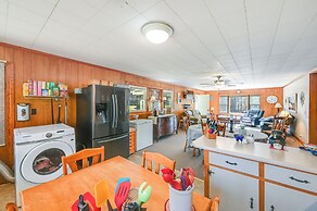 Serene Home Between Lake Jocassee & Lake Keowee!