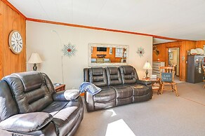 Serene Home Between Lake Jocassee & Lake Keowee!