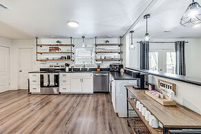 Riverfront Royal Home w/ Hot Tub & Fire Pits!