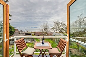 Beautiful Birch Bay Retreat w/ Deck & Fire Pit!