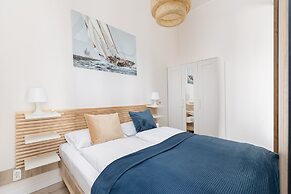 Studio With Terrace by Renters