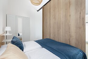 Studio With Terrace by Renters