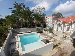 The Dream Nest At Csompo Silver Manor