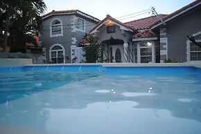 The Dream Nest At Csompo Silver Manor