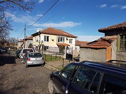 Newly Renovated 2 Bed Ground Floor Flat in Haskovo