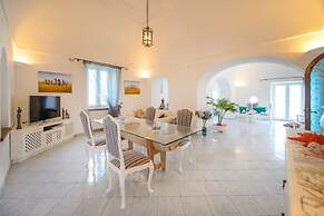 Villa Elena by Myvillacollection