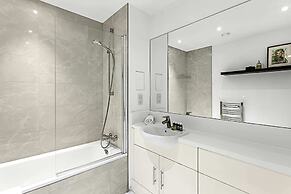 Stylish Flat In Battersea Reach