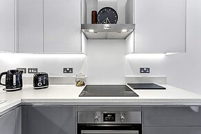 Stylish Flat In Battersea Reach