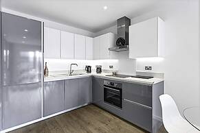 Stylish Flat In Battersea Reach